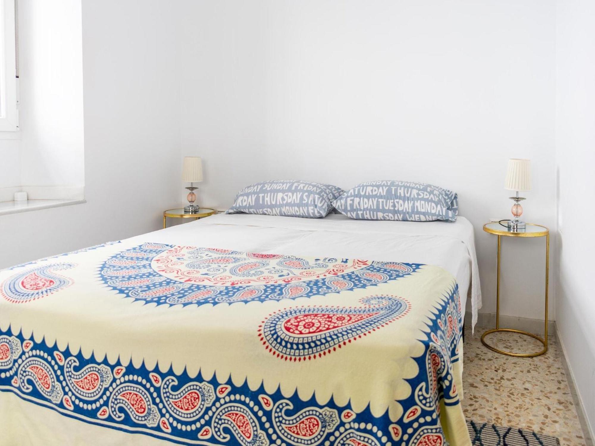 Cosy Holiday Home With Sea-View カディス エクステリア 写真